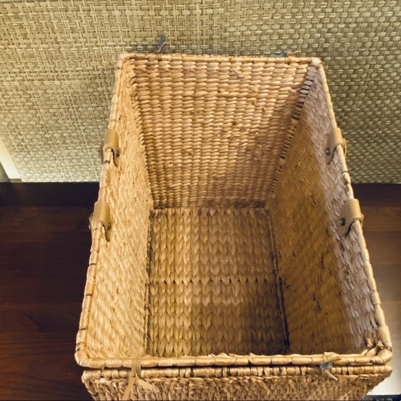 SOLD🌟2xHP🌟VTG 60s Woven Raffia Covered Picnic Basket - Picture 8 of 11